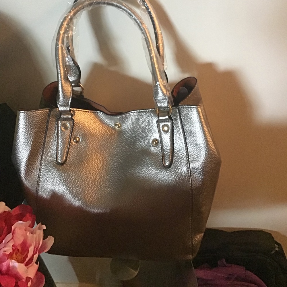 Women Handbags - Picture 3 of 4